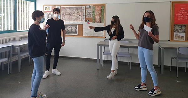 Els alumnes de 1r de Batxillerat participen en un taller de teatre en franc&egrave;s