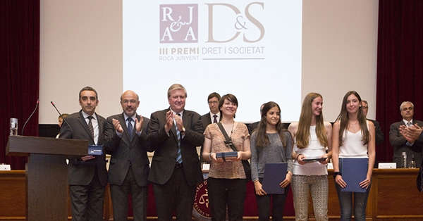 Tres estudiants d&rsquo;ESO de l&rsquo;Escola guanyen un premi en el &ldquo;III Premi Dret i Societat. Responsabilitat Social de l&rsquo;Advocacia&rdquo;