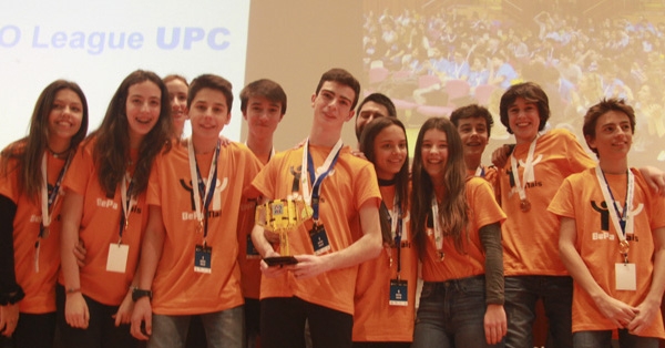 Els dos equips de rob&ograve;tica de l&rsquo;Escola a la final espanyola de la First Lego League (FLL).