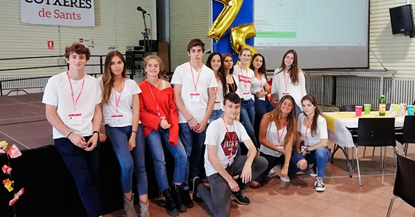 Col&middot;laborem en la Festa de la Gent Gran de C&agrave;ritas