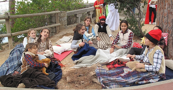 Els alumnes de 6&egrave;EP representen el tradicional pessebre vivent de l&rsquo;escola