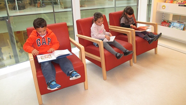 Els alumnes d'EI4 anem a la biblioteca Joan Maragall